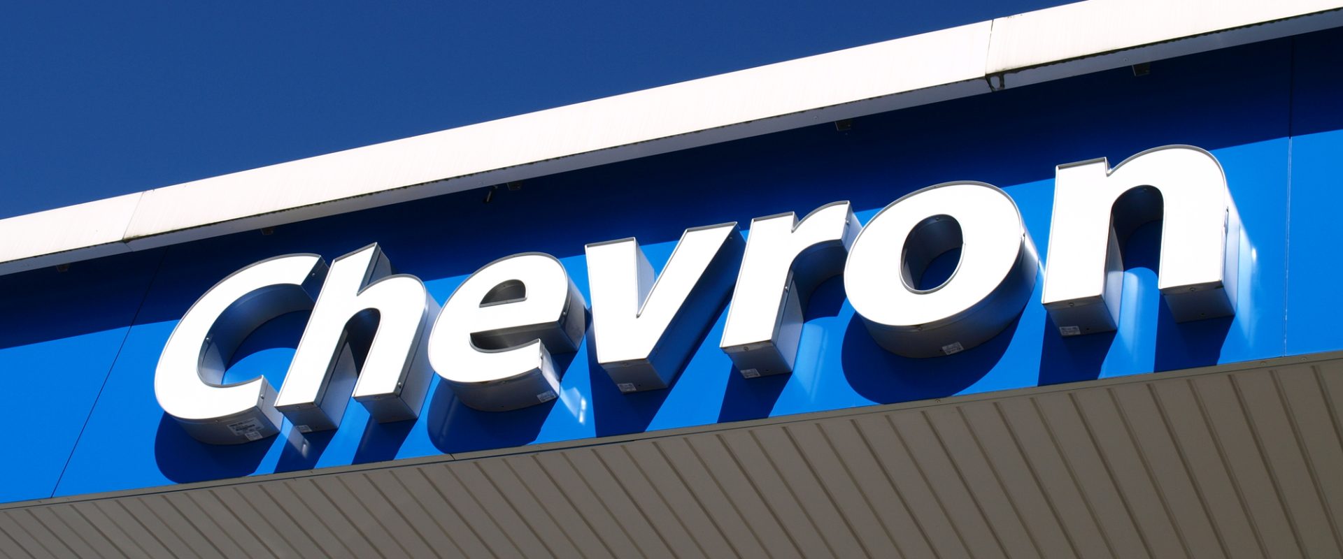 Petrol și minerale rare: Val de investitori, software pe minus