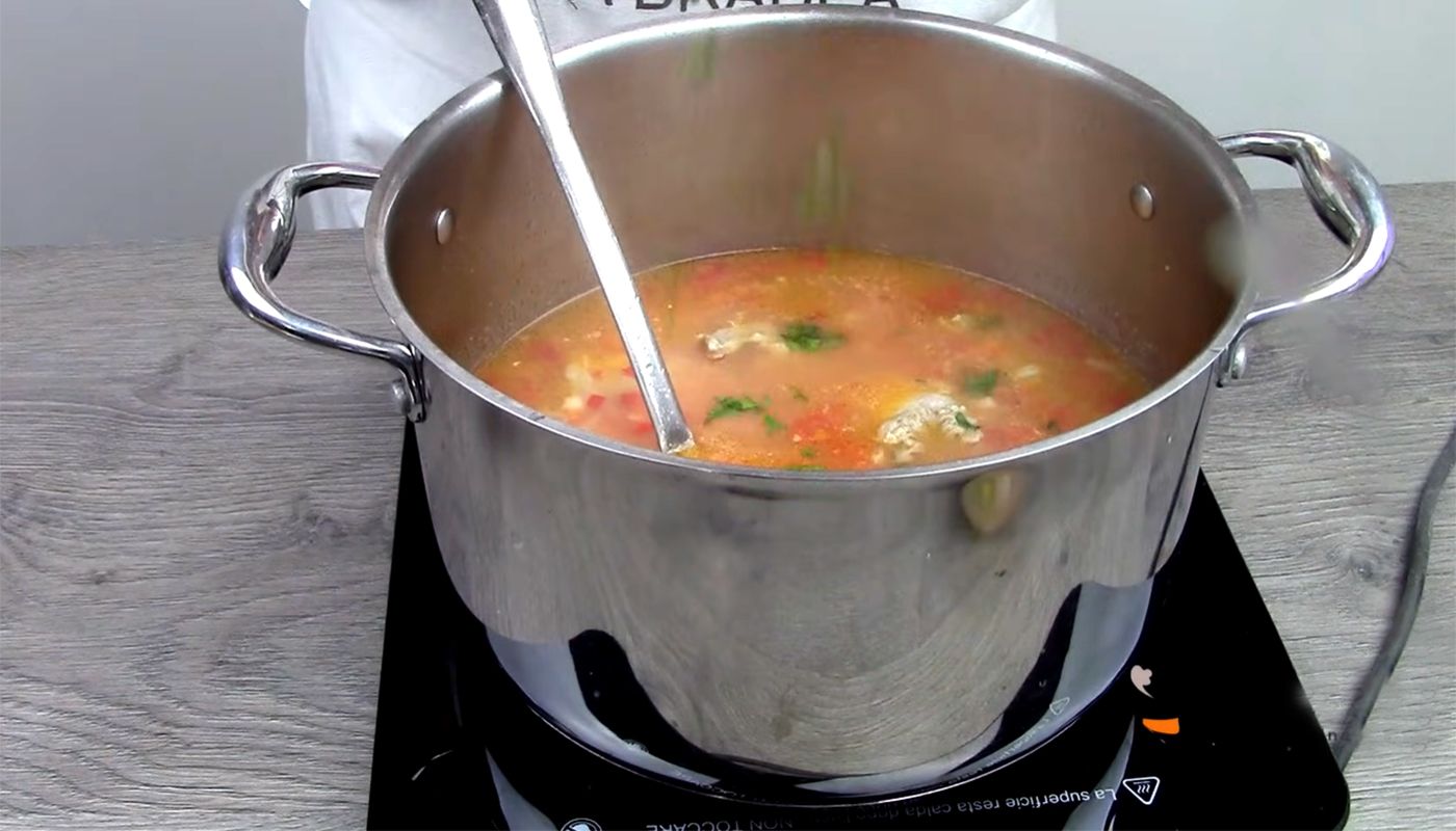 Atenție, gurmanzi! Condimentul SECRET care strică ciorba de curcan