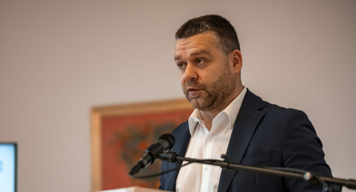 Niciun om nu poate fi mereu neutru, confirmă experți