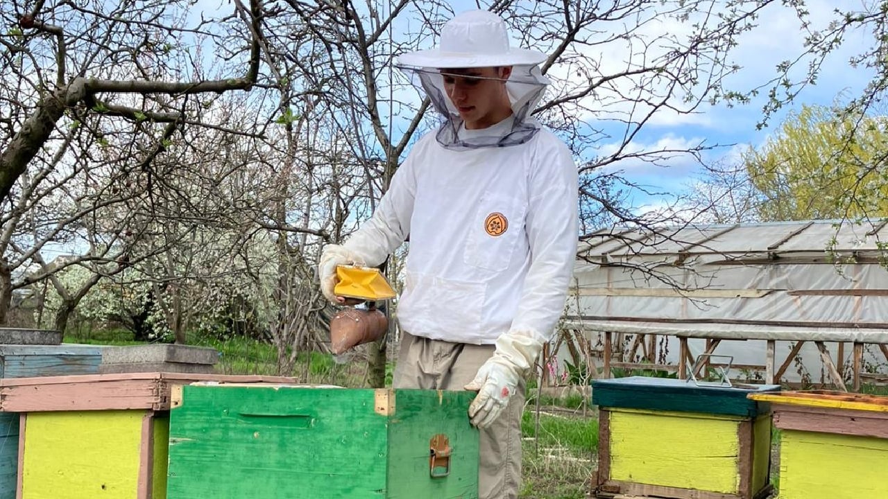 Albine din bursă și premiu internațional: Un tânăr uimește România