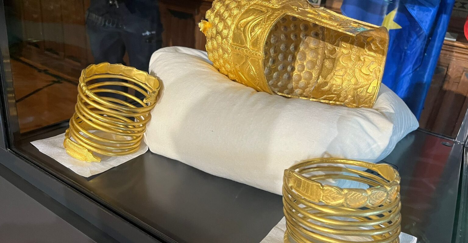 Avertisment: Găsirea celei de-a treia brățări cere eforturi suplimentare