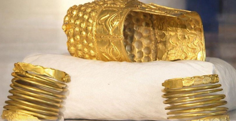 Răsturnare de situație: Un suspect refuză să vorbească despre coiful dacic de la Coțofenești