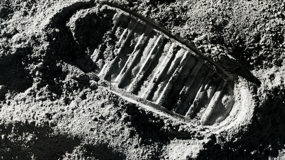 Blue Origin a lui Jeff Bezos, succes uriaș: Oxigen extras din praful lunar