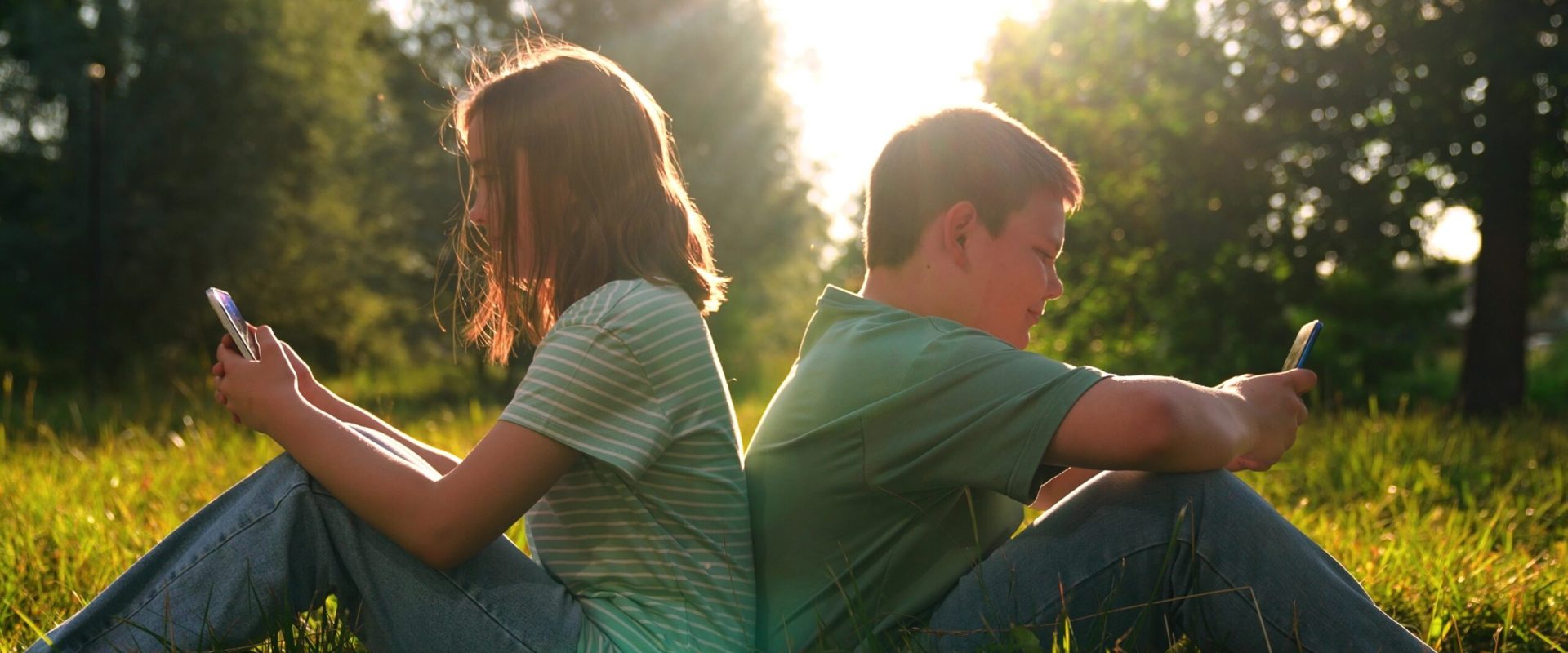 Ecranele, capcana copilăriei: Cât timp e acceptabil, ce pot face părinții?