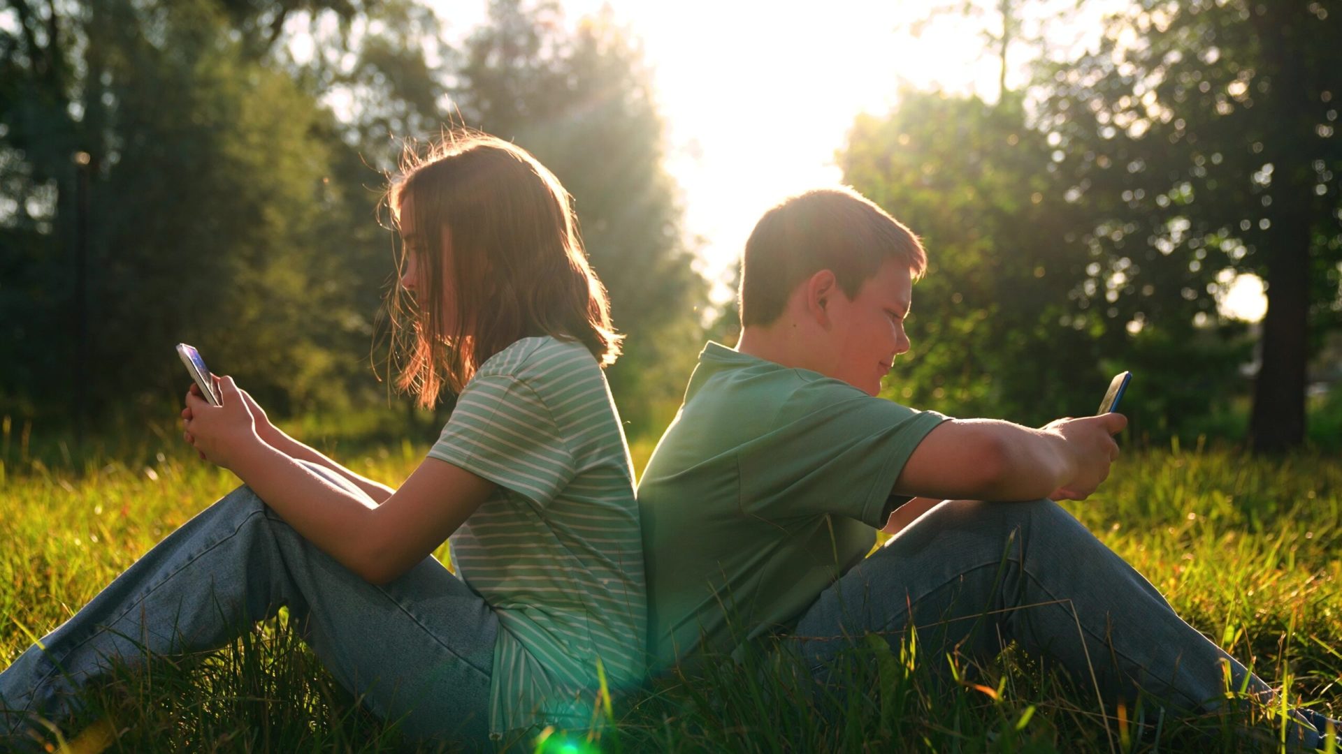 Ecranele, capcana copilăriei: Cât timp e acceptabil, ce pot face părinții?