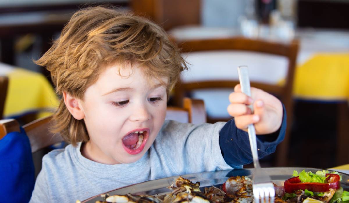 De ce micuții refuză mâncarea: Nu e moft, ci un secret biologic