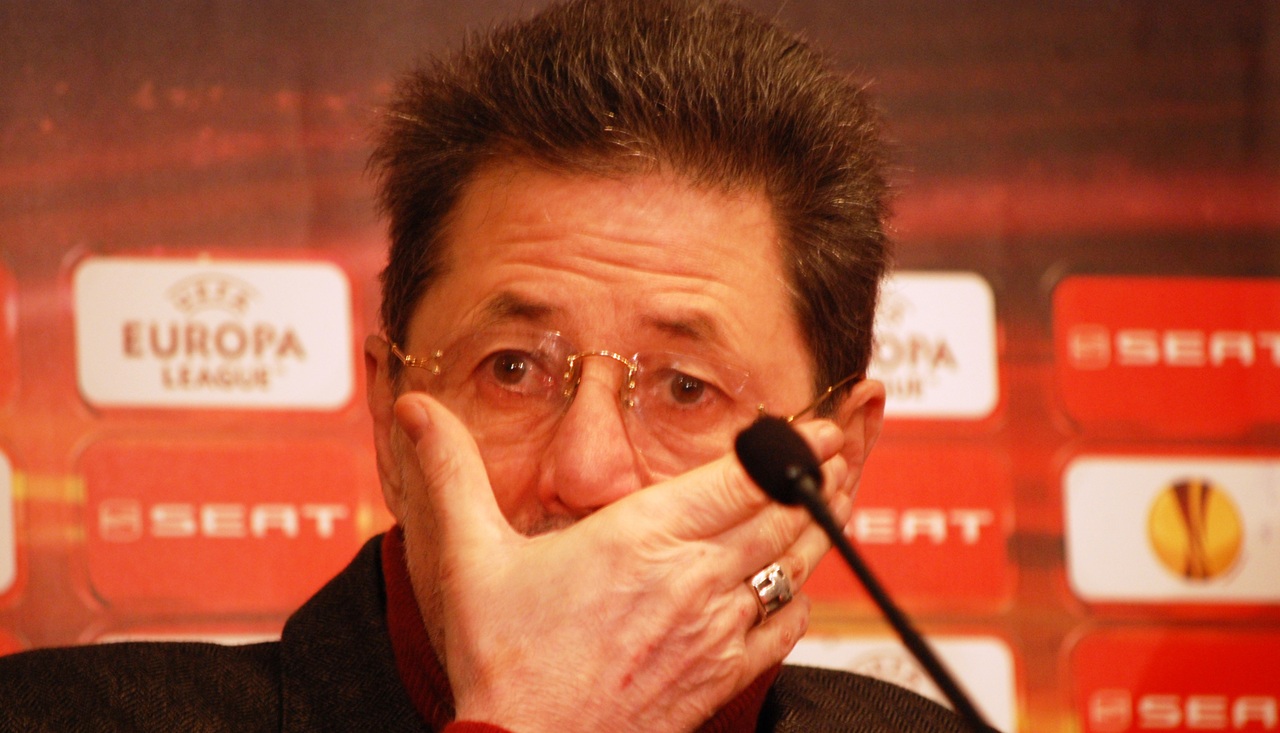 Cornel Dinu, măcinat de o afecțiune psihologică rară: Fostul antrenor al lui Dinamo se izolează de lume Fostul mare fotbalist și antrenor al lui Dinamo, Cornel Dinu, se confruntă cu o afecțiune psihologică rară, care l-a determinat să se izoleze complet de viața publică