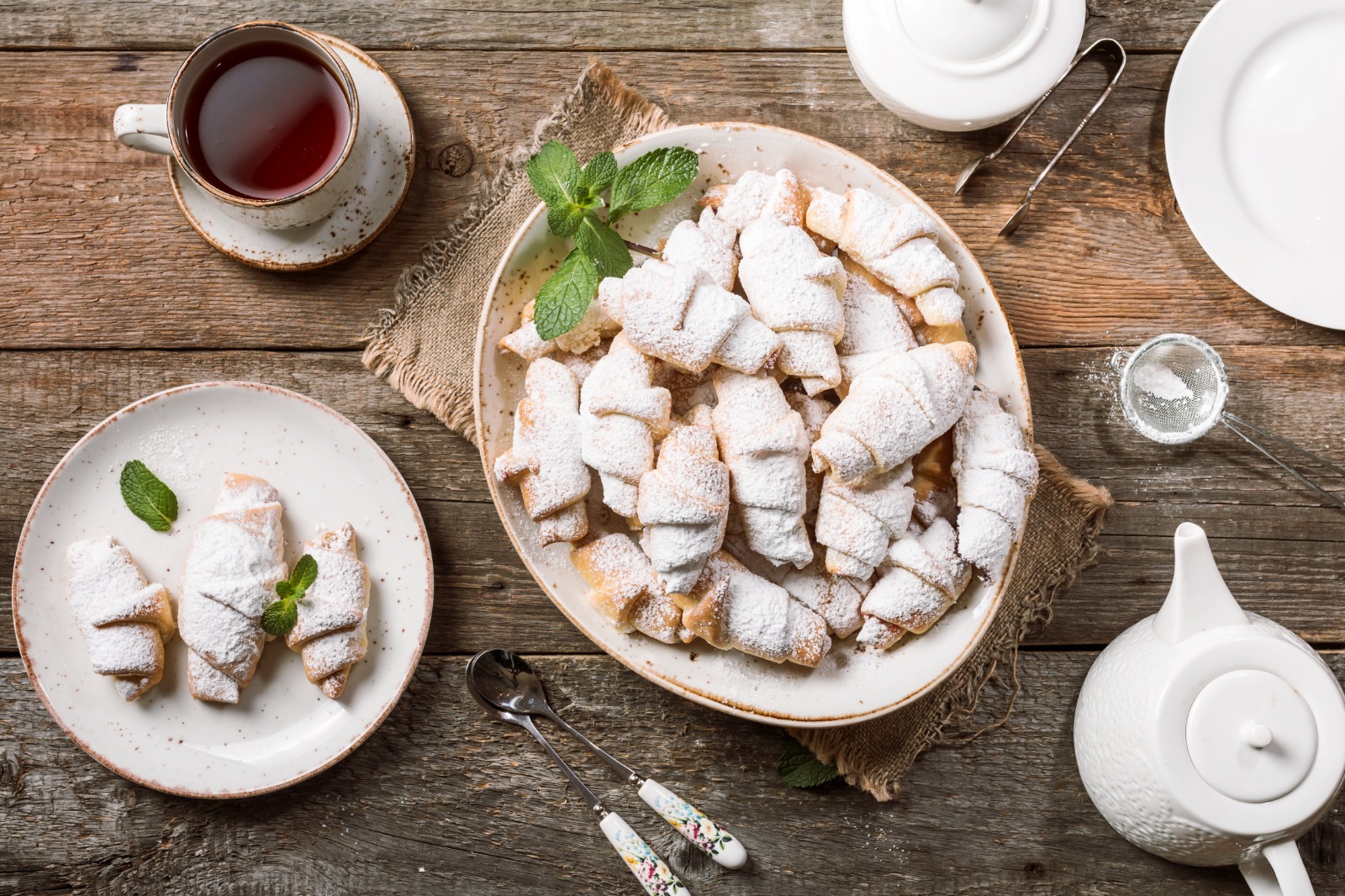Cornulețe Hochland Creme, ispititoare: Rețeta perfectă pentru un deliciu fraged