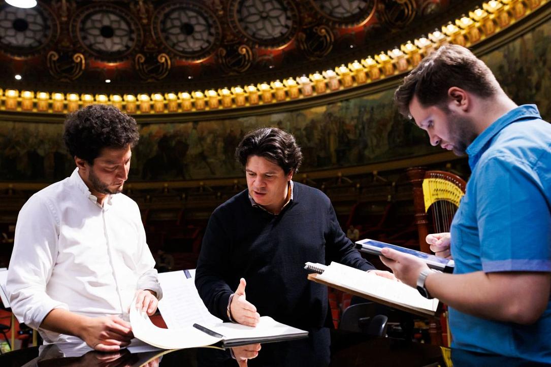 Marele Cristian Măcelaru conduce masterclass-uri la București, cu acces liber