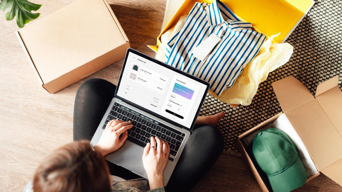 Românii, zgârciți de criză: 2 din 3 renunță la cumpărături scumpe în 2026