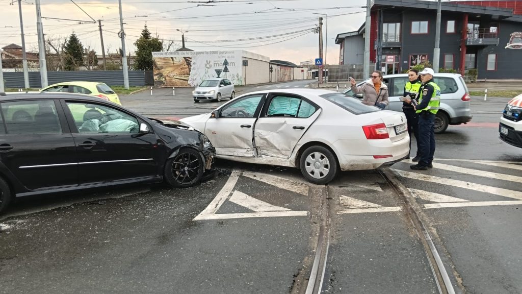 Adolescentă de 15 ani, la spital după un nou accident pe strada Pădurii (foto)