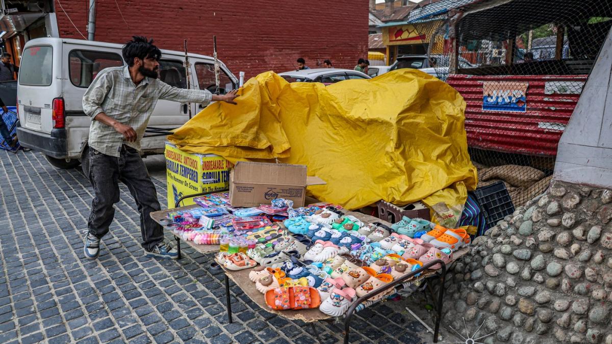 De ce localnici din Kashmir donează AUR și bani pentru Iran