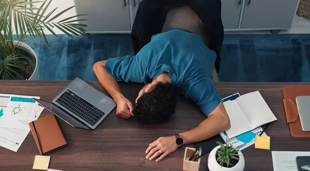 Angajat a dat în judecată compania: 827 de zile de concediu neplătite, despăgubiri uriașe