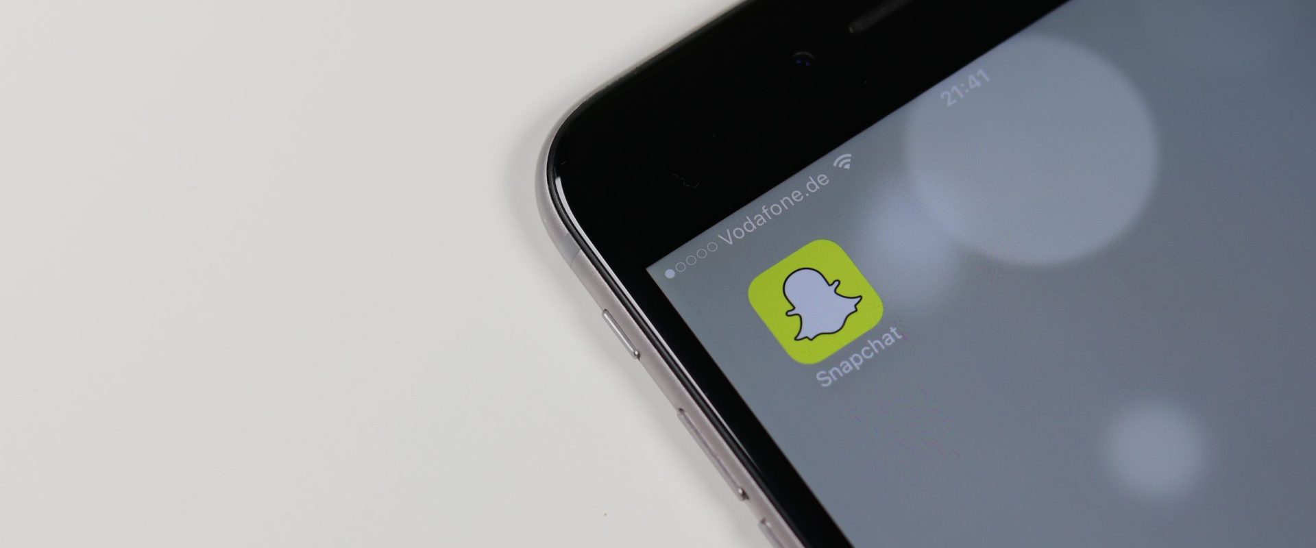 Snapchat dă afară 1.000 de angajați: Inteligența Artificială preia controlul în tech