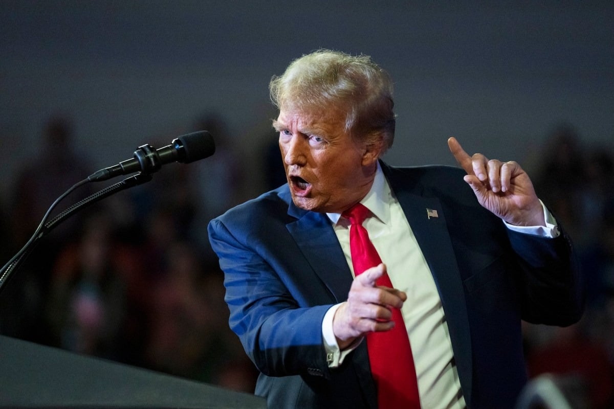 Trump, furios: Ar putea distruge Iranul „într-o zi”