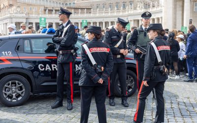 Jaf spectaculos la Napoli: Hoții cu măști celebre, evadați prin canalizare