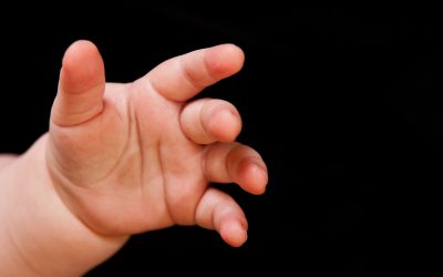 Bebeluș, găsit printre droguri la Roma: Tatăl român, arestat. Cuplul, suspectat de omor