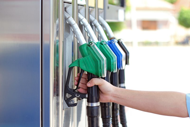 Prețurile carburanților scad la Petrom, pe fondul măsurilor guvernamentale București – Miercuri dimineața, șoferii au avut parte de o surpriză plăcută la benzinăriile Petrom