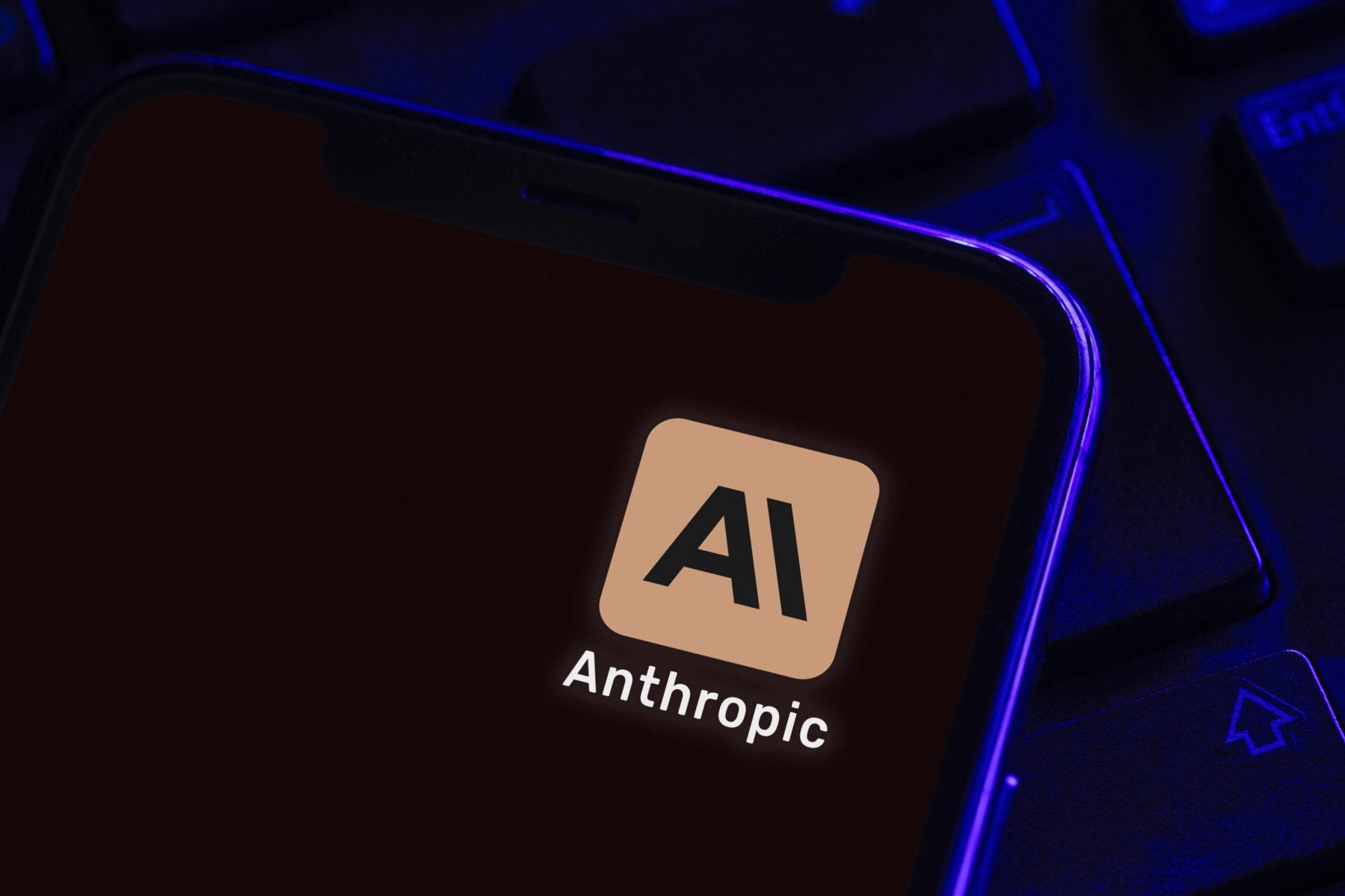Anthropic, asaltul AI în războiul imaginii: Strategii, mize și controverse