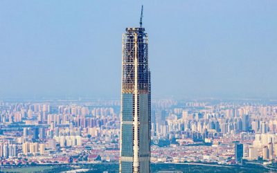 Mega-zgârie-nori de 596 de metri, finalizat după 18 ani! Unică atracție, fără locatari