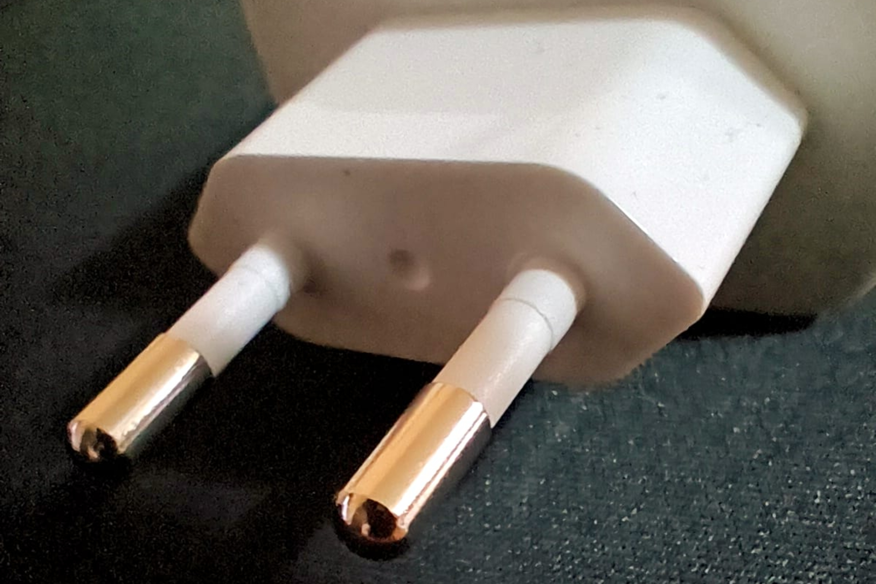 Aparatele „vampir” care îți golesc portofelul: Scoate-le din priză!