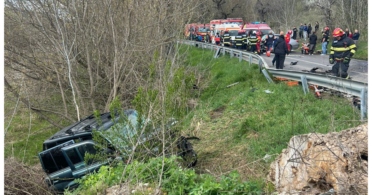 Accident grav la Sibiu: Un tânăr și doi adolescenți, la spital după impact