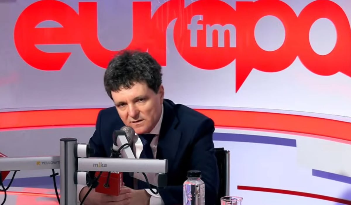Acuzăţii grave: Europa FM, cu Nicușor Dan, preluată ilegal de Realitatea Plus