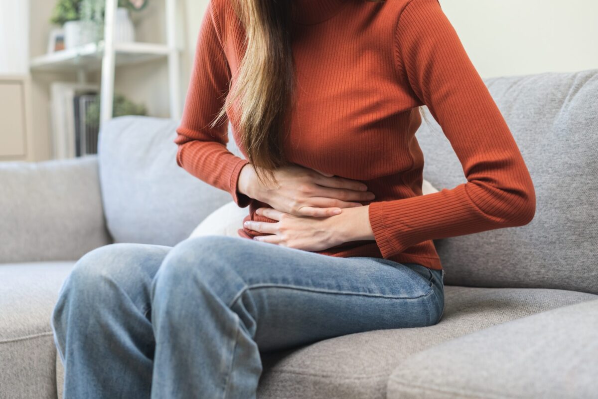 Endometrioza intestinală: Durerile digestive care ascund o boală ginecologică gravă