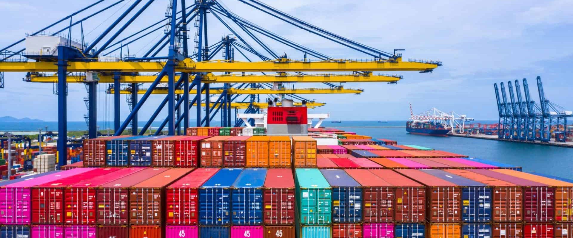 Scăderea consumului reduce importurile și, implicit, deficitul comercial al României