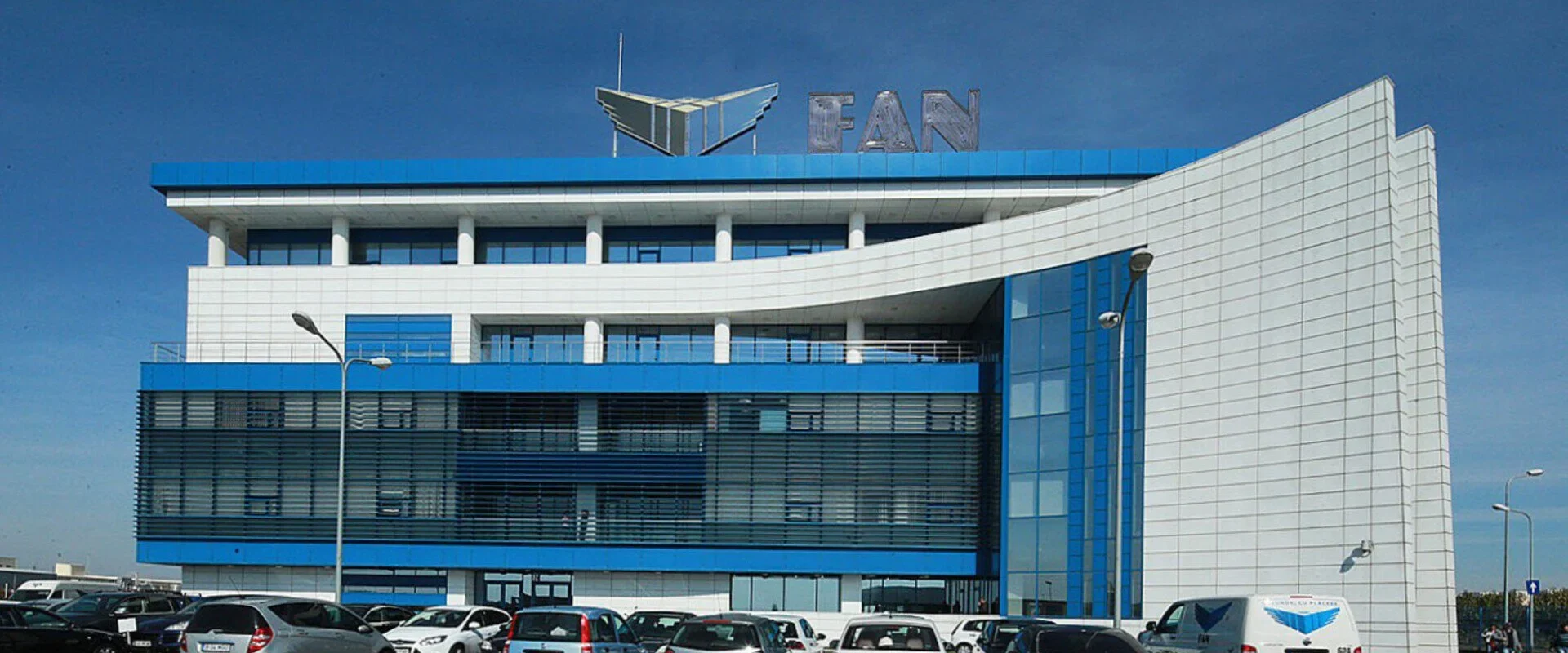 Fan Courier închide toate recepțiile: Ce se întâmplă cu uriașul curierat din România