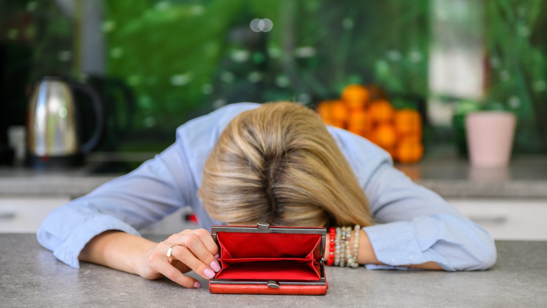 Transferurile sociale, deși voluminoase, nu reușesc să reducă semnificativ sărăcia în România