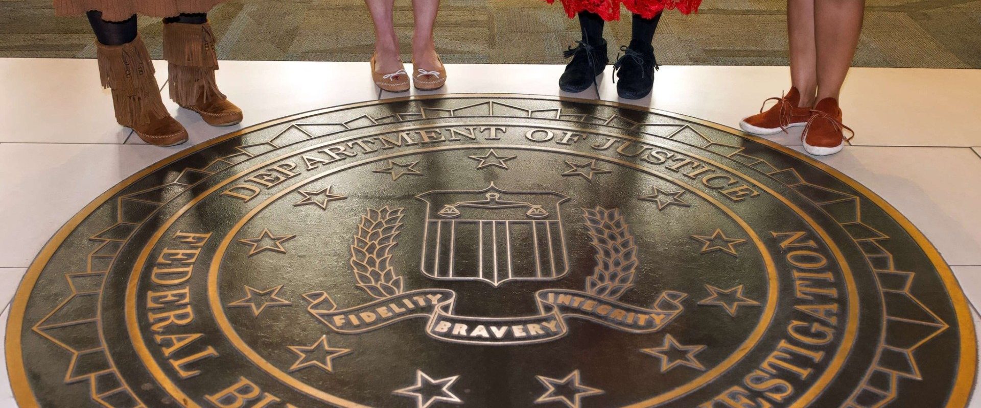 FBI avertizează asupra amenințărilor din partea Iranului, Casa Albă minimizează riscurile Biroul Federal de Investigații (FBI) a emis un avertisment către autoritățile de aplicare a legii la nivel statal și local din Statele Unite, subliniind o creștere a amenințărilor din partea guvernului iranian