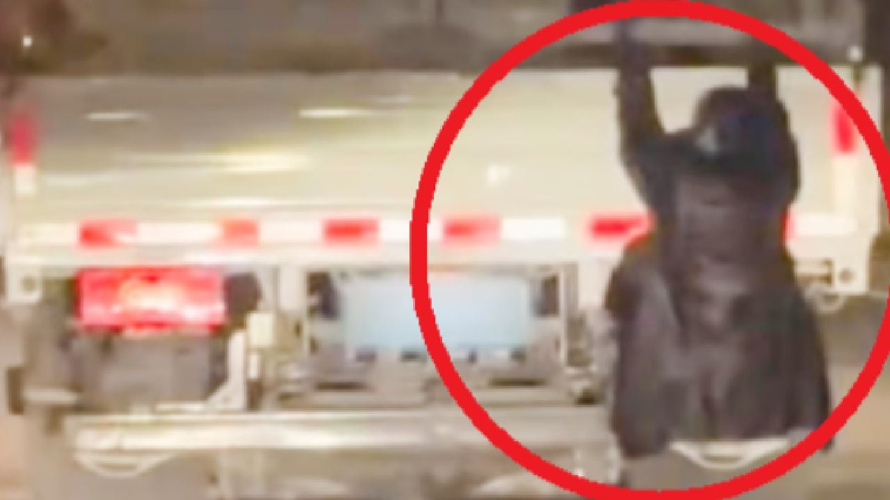 Șoc în China: O femeie a stat ascunsă într-o camionetă, ca să-și prindă soțul infidel