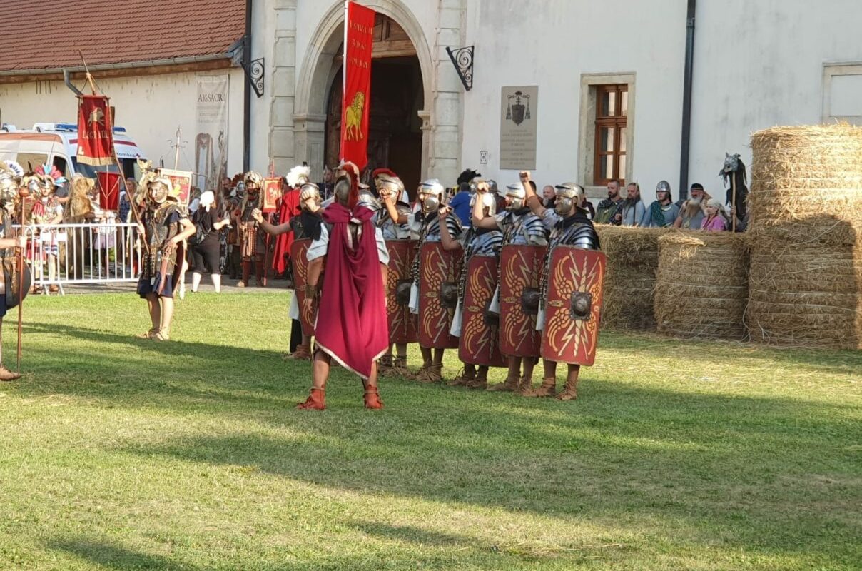 Români, daci, gladiatori și nimfe la Alba Iulia: Spectacol istoric în Cetatea Alba Carolina