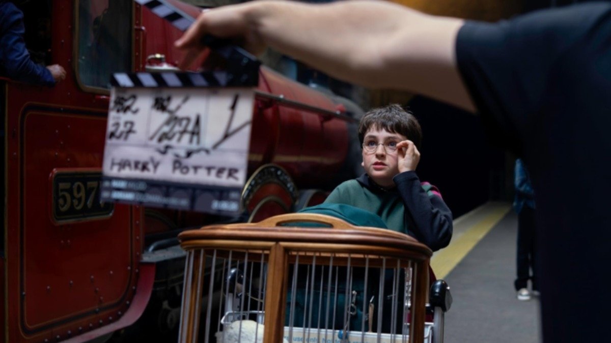 Documentarul „Finding Harry: The Craft Behind the Magic Special” de pe HBO Max pune accentul pe procesul de creație și dă asigurări că noua serie „Harry Potter” nu este doar o reciclare a brandului, ci un proiect ambițios