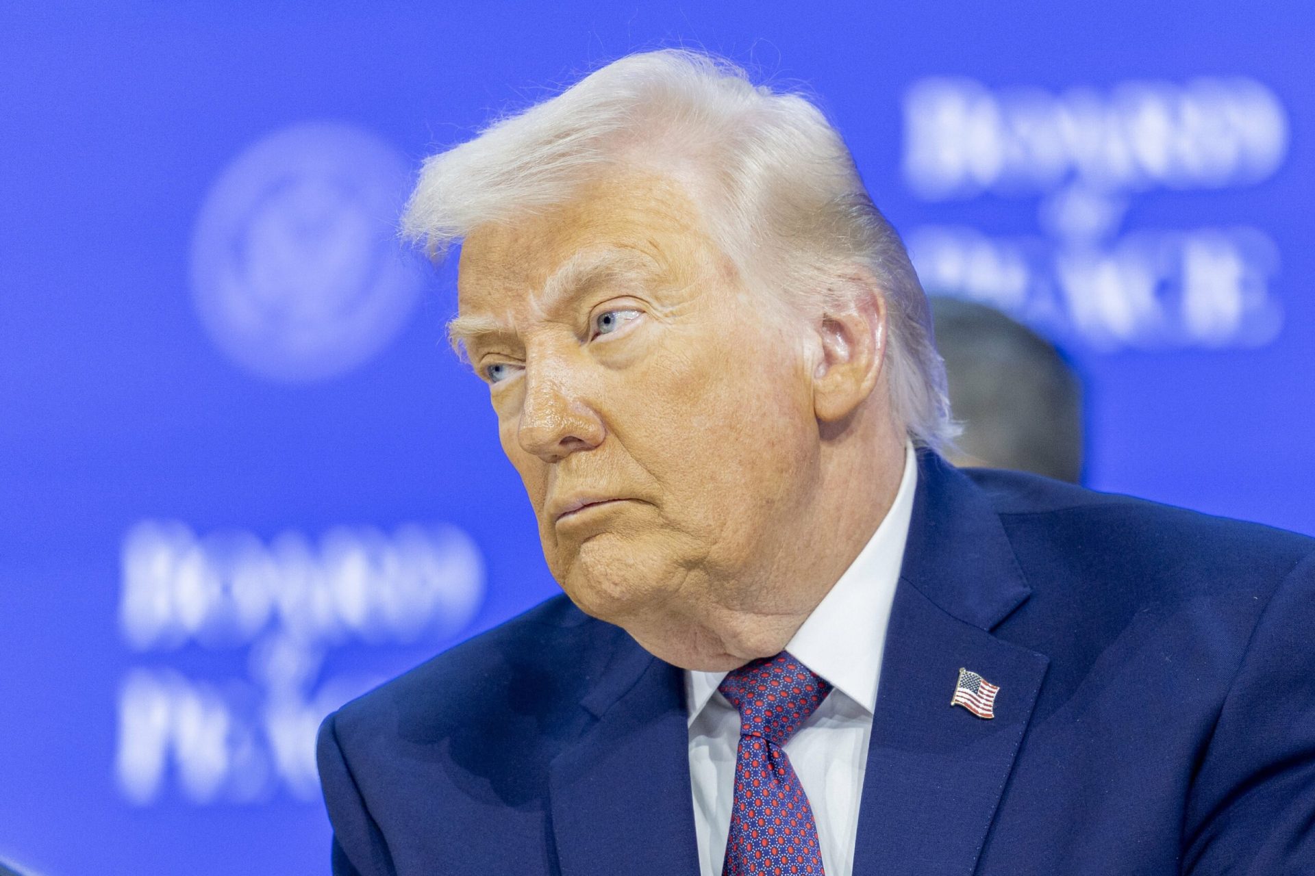 Fosta vedetă Fox News, Megyn KELLY, acuză administrația Trump că ascunde numărul real de victime în războiul din Orientul Mijlociu Fosta moderatoare de la FOX News, Megyn KELLY, a lansat critici dure la adresa administrației americane, sugerând că autoritățile nu dezvăluie publicului american adevărata amploare a pierderilor umane înregistrate în conflictul din Orientul Mijlociu