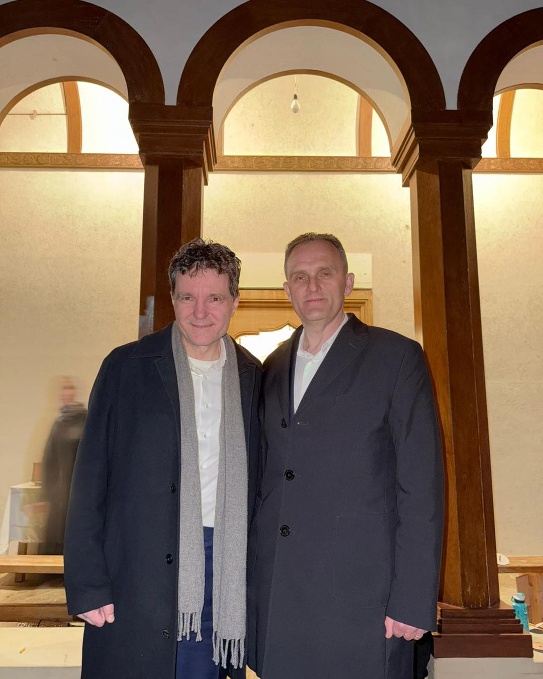 Nicușor Dan, vizită-surpriză la mănăstire, cu poză alături de un lider PSD