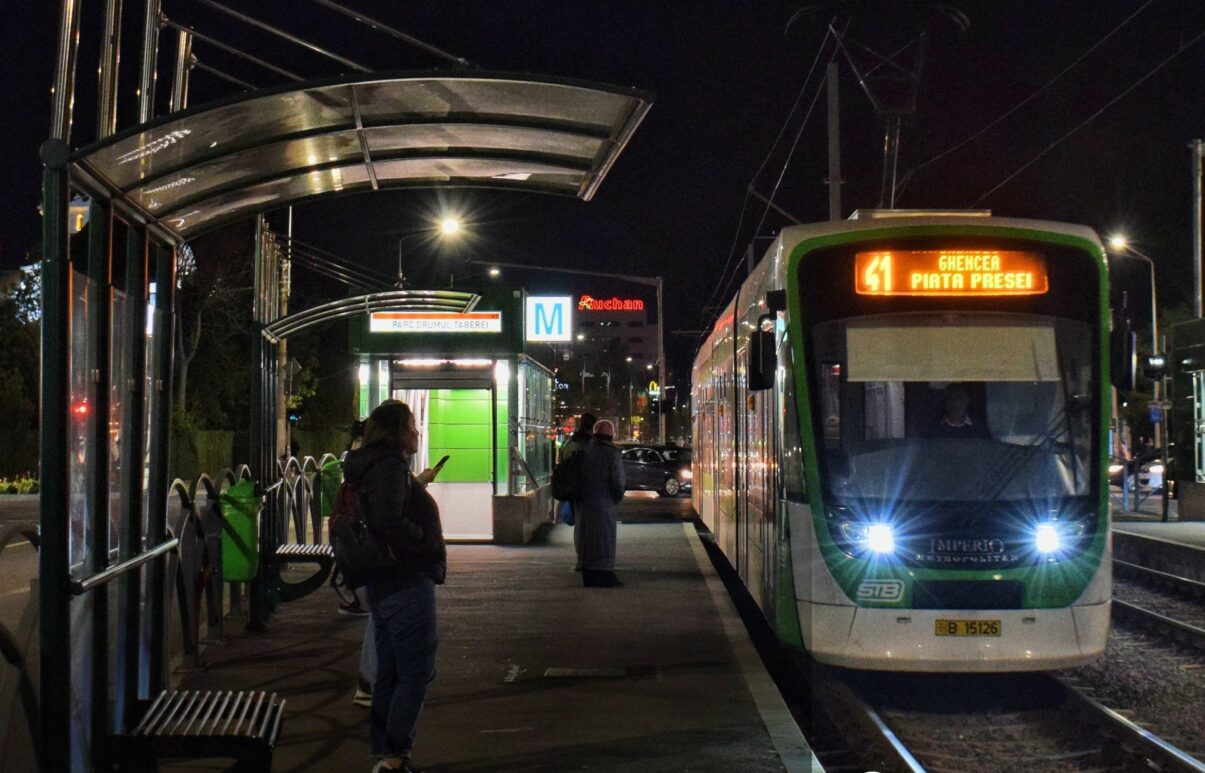 Programul STB de Paște: Cum circulă autobuzele, tramvaiele și metroul în București