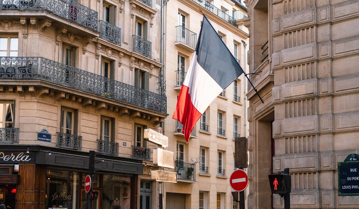 Franța pompează bani în economie: Ajutoare pentru transportatori și agricultori