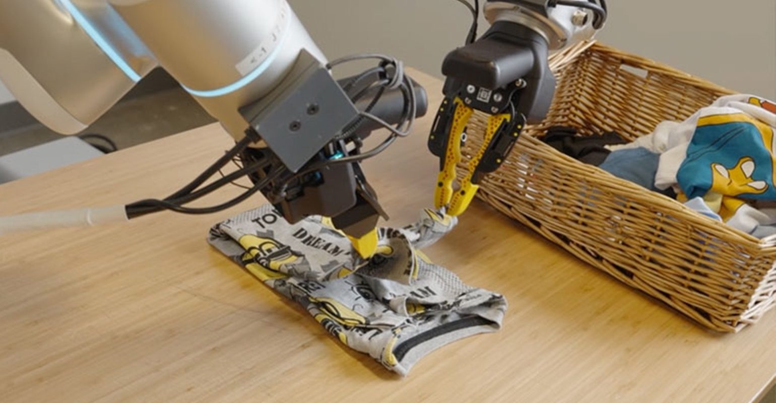 Robotul gen-1, menajer ca un om: Face ordine-n casă fără greș?