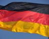 Rescrie acest titlu ca un jurnalist român experimentat. Între 55-70 caractere, captivant, direct. Stilul ziarelor Libertatea, Adevărul, HotNews. Titlu: Proteste în Germania împotriva politicii energetice a guvernului / „Apăraţi energia regenerabilă!”

REGULI STRICTE:
– Răspunde cu UN SINGUR titlu, nimic altceva
– Prima literă din titlu TREBUIE să fie MAJUSCULĂ
– NUMELE PROPRII CU LITERĂ MARE OBLIGATORIU: Donald Trump (nu donald Trump), Mircea Lucescu (nu mircea lucescu), București (nu București), România (nu românia), Europa (nu europa)
– Folosește DIACRITICE corecte: Ă, î, â, ș, ț (nu a, i, a, s, t). Exemplu: Mașină (nu masina), încă (nu inca), față (nu fata)
– Fără ghilimele în jurul titlului
– INTERZIS majuscule la fiecare cuvânt (Title Case). CORECT: „Controverse pe piața de inteligență artificială”. GREȘIT: „Controverse Pe Piața De Inteligență Artificială”. Doar prima literă mare + nume proprii
– Fără punct la finalul titlului
– Fără „Iată ce…”, „Află cum…”, „Descoperă…”, „Află acum”, „Surpriză:”
– Semnul de exclamare (!) este COMPLET INTERZIS în titlu – nu folosi ! niciodată
– SCRIE DOAR ÎN LIMBA ROMÂNĂ – dacă titlul original e în altă limbă, traduce-l
– Fără formatare markdown sau HTML