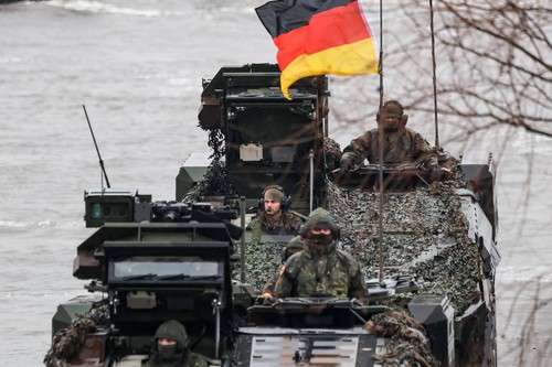 Restricții militare în Germania. Bărbații nu mai au voie să părăsească ţara pentru mai mult de trei luni fără permisiunea armatei