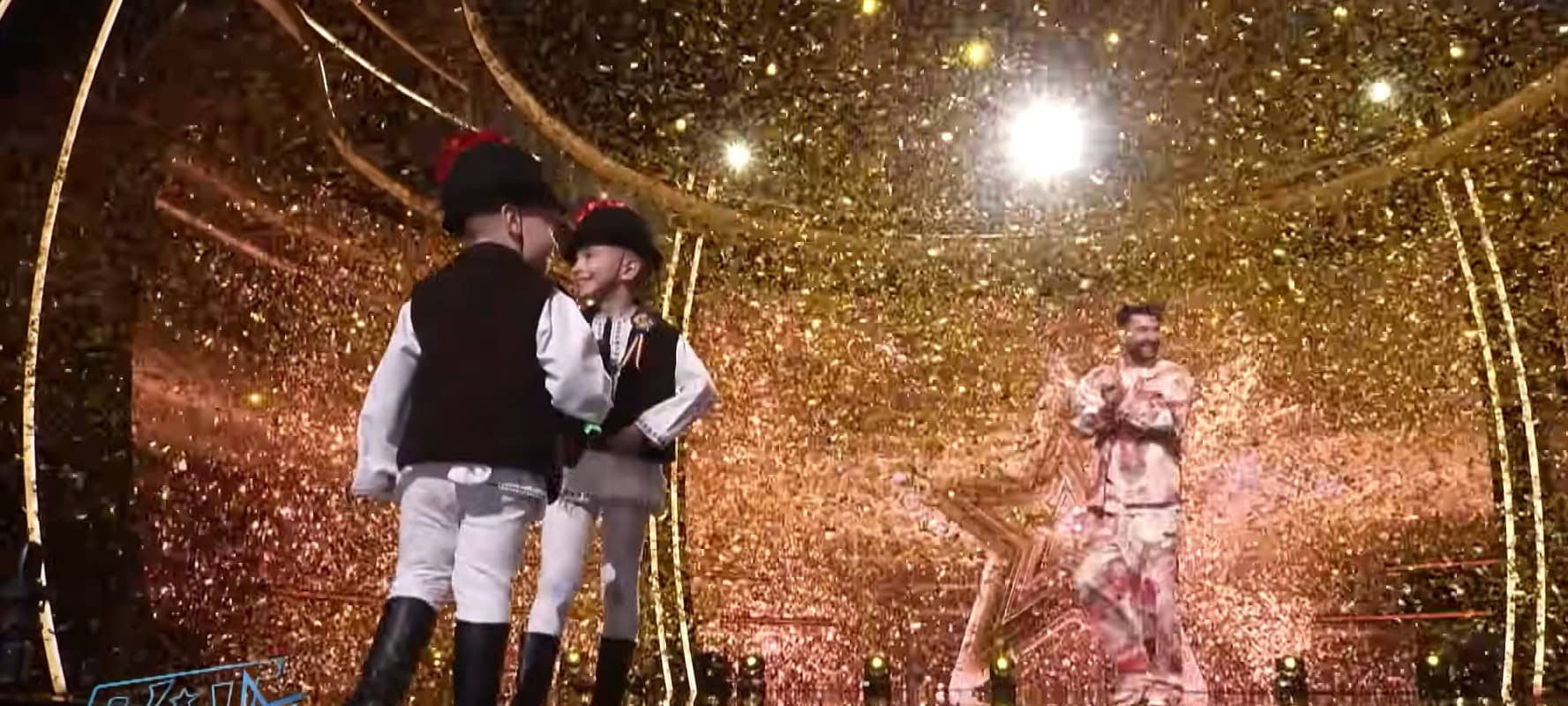 VIDEO: Golden Buzz la ”Românii au talent” pentru Eric și Eduard, doi frați pasionați de tradițiile din județul Alba