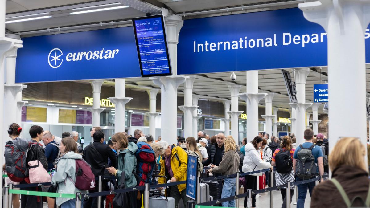 Haos pe aeroporturile din Europa: „Mizerie” din cauza sistemului Entry/Exit