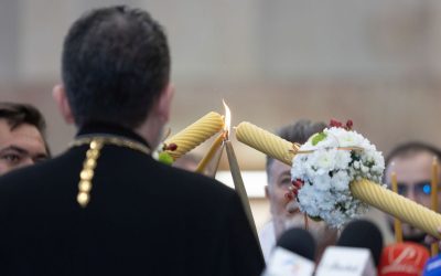 Lumina Sfântă, transportată în România cu 4 avioane private