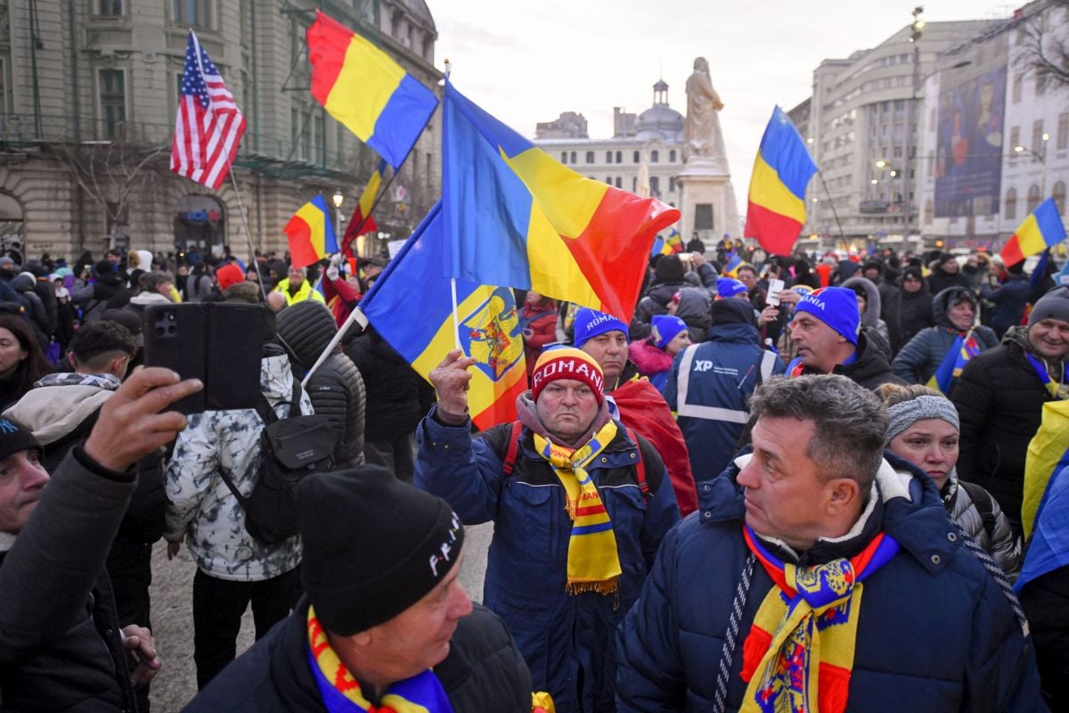 Români, tot mai revoltați: 4 din 10 vor schimbare radicală a sistemului!