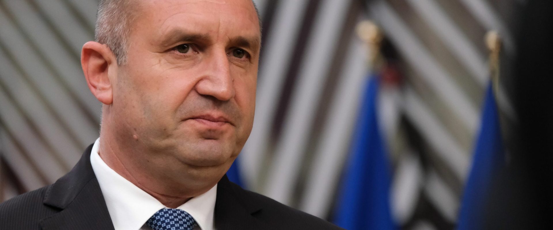 Bulgaria: Fostul președinte prorus conduce detașat în alegeri, arată exit-poll-urile