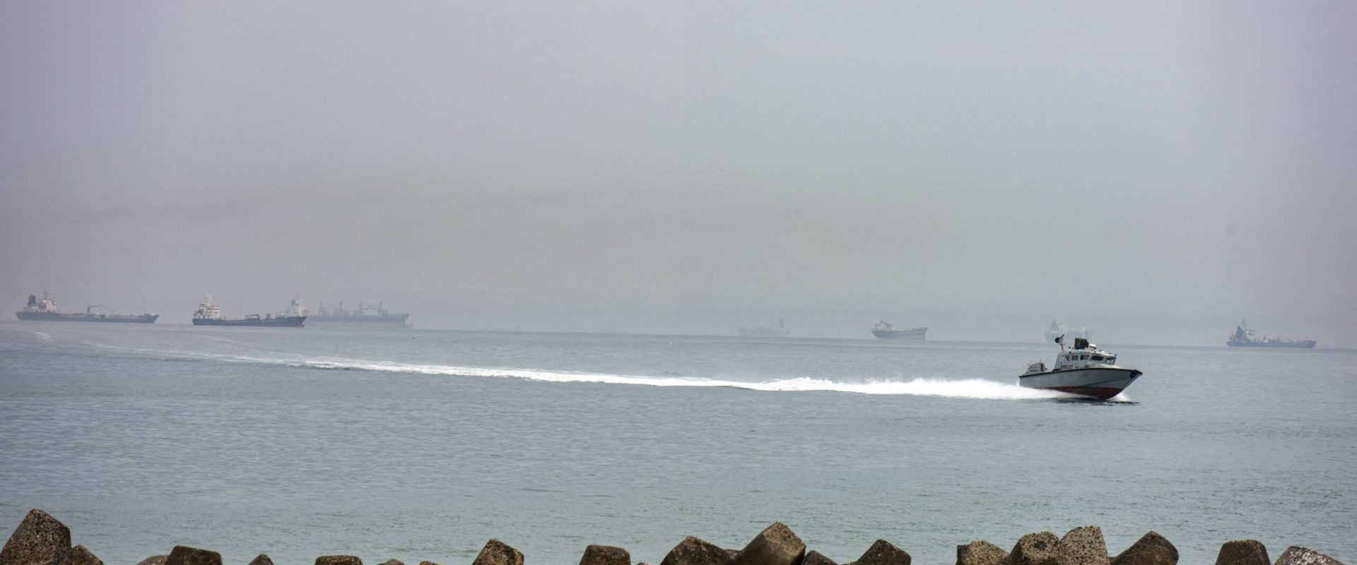 Iran sfidează Occidentul: Focuri de armă în Strâmtoarea Ormuz, tensiuni crescute