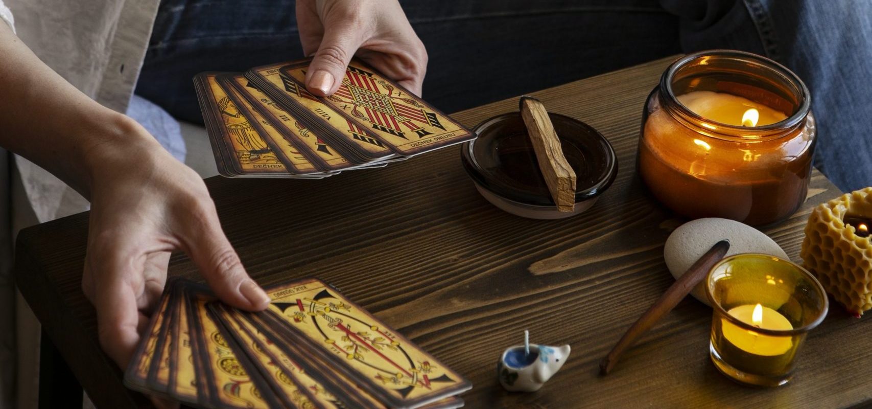Rusia, scandal cu vrăjitoare şi astrologi: Vânzări record de amulete