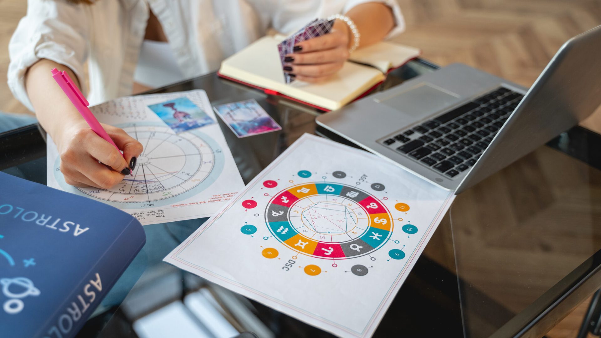 Zodia norocoasă: Bani ca din cer pe 22 Aprilie, surprize mari